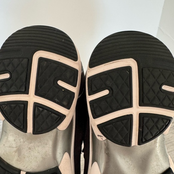 Authentic Chanel Sneakers size 37.5 - Picture 8 of 9